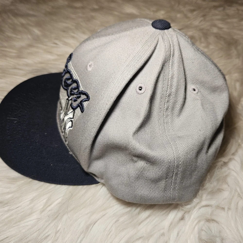 Vintage Fan Favorite New York Yankees Snapback | Gray/Navy | Adjustable |